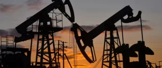 Reuters: Росія готується до скорочення видобутку нафти через санкції та атаки безпілотників