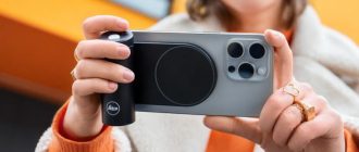 iPhone як Leica: нова ручка Lux Grip імітує зйомку на професійну камеру. Дорого