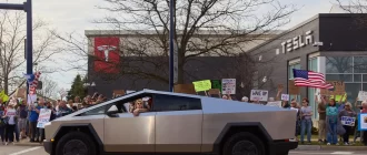 Акції Tesla впали нижче рівня, на якому їх радили купувати, – Bloomberg