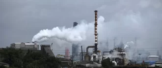 Нафтопереробний завод в Індії / Фото: AP