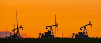 Китайські держкомпанії зупинили закупівлі російської нафти через ризик санкцій