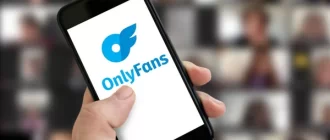 Телефон із застосунком OnlyFans / Фото ілюстративне: depositphotos