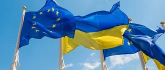 Прапори ЄС та України / Фото: gmk.center
