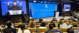 Володимир Зеленський під час прес-конференції в Брюсселі, 18 грудня 2025 / Фото AFP